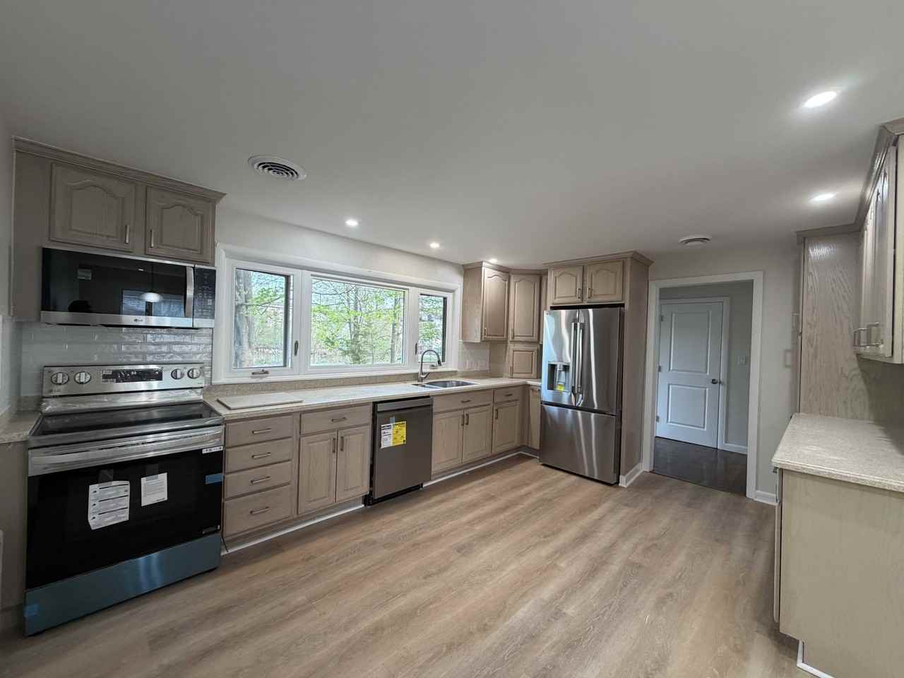 35 Peters St - Photo 4 of 21