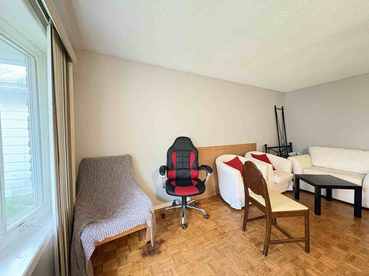 40 Amos Ave - Photo 2 of 17