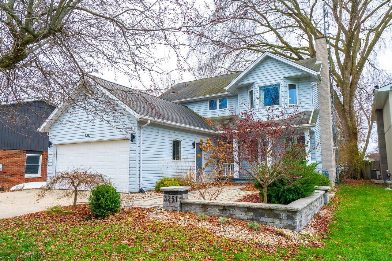 3251 Devonshire Rd - Photo 2 of 31