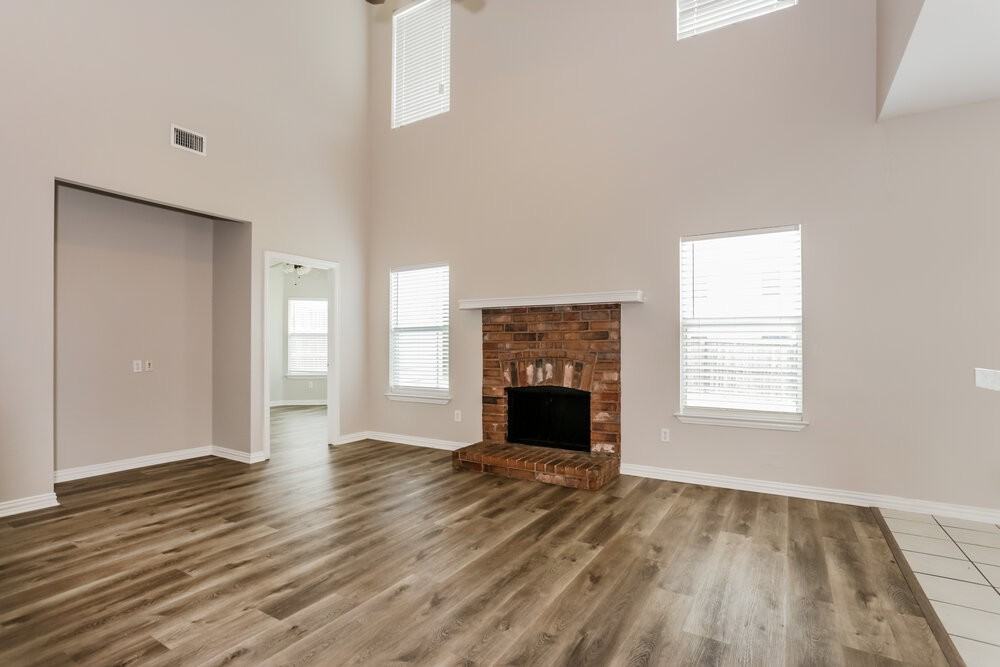 2407 Creekwood St - Photo 5 of 17