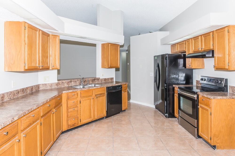 3379 Deerfield Pointe Dr - Photo 5 of 14