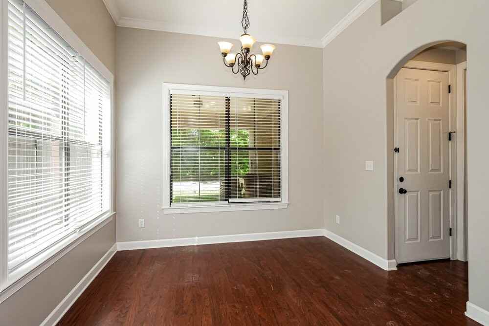 1941 Rochelle Ln - Photo 6 of 16