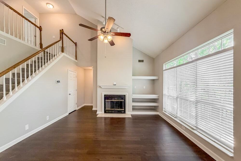 3134 Creekview Ln - Photo 5 of 18