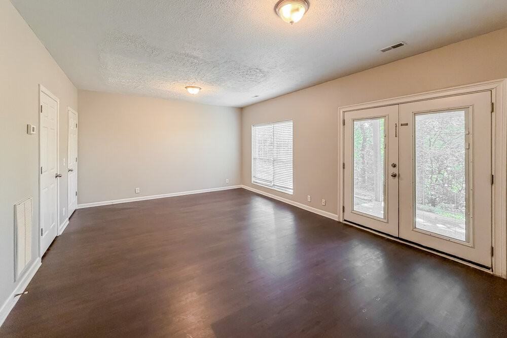 3134 Creekview Ln - Photo 6 of 18