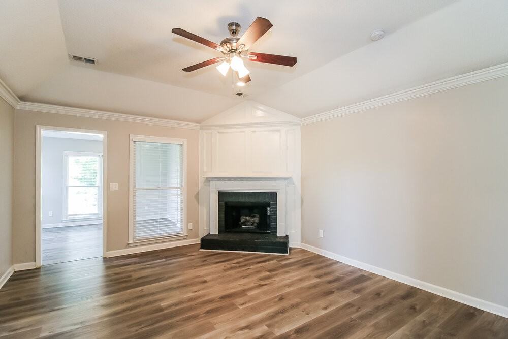 1001 Crown Corners Dr - Photo 5 of 17