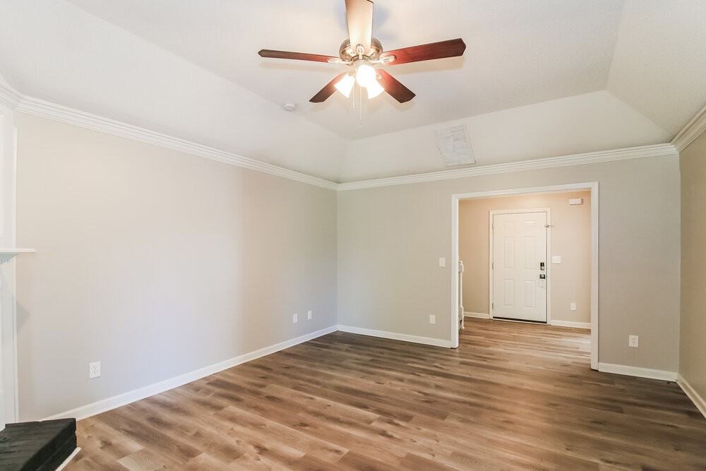 1001 Crown Corners Dr - Photo 6 of 17