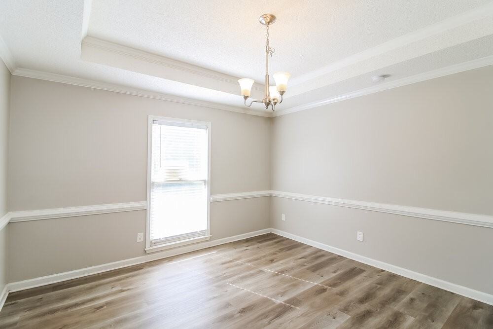 1001 Crown Corners Dr - Photo 7 of 17