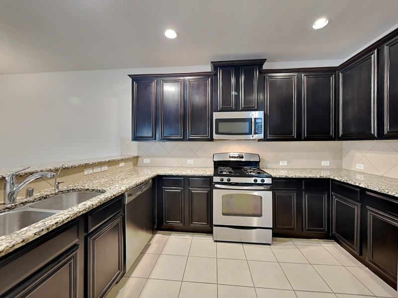 8617 Whitehead St - Photo 4 of 18