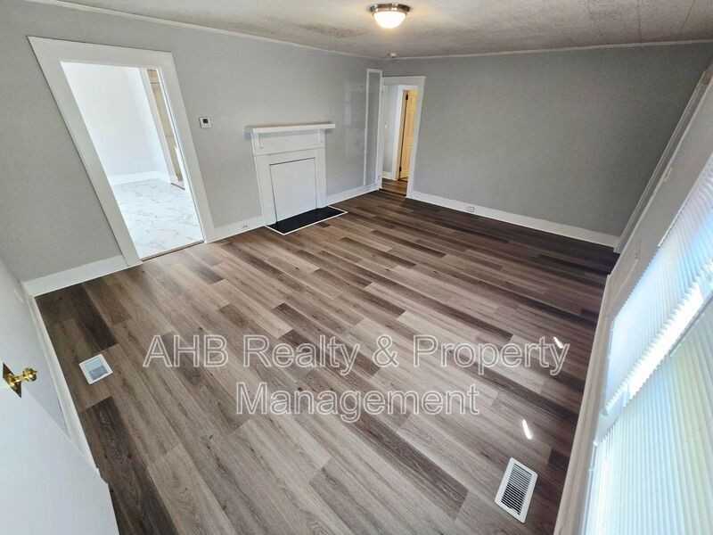 632 New St - Photo 3 of 12