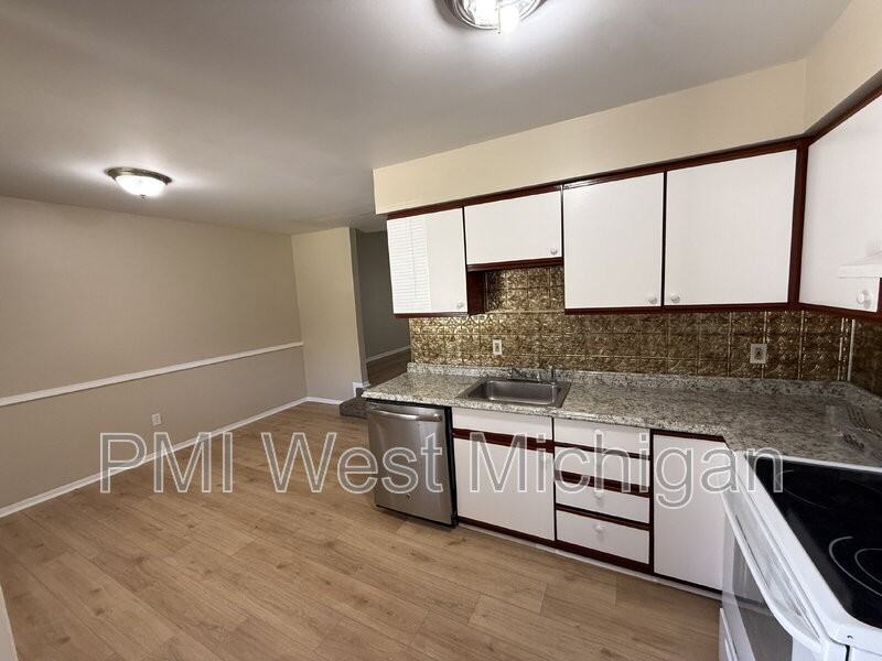 6051 In The Pines Dr Se - Photo 2 of 14