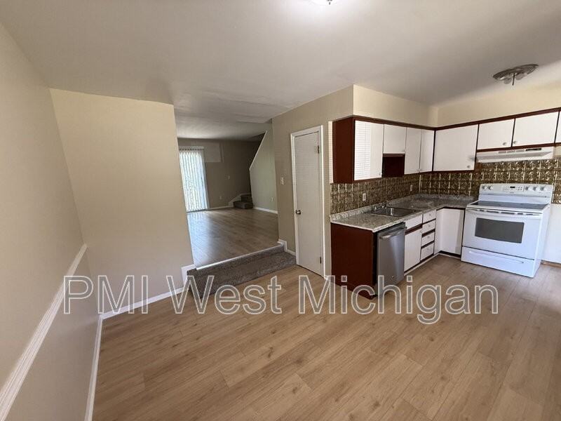 6051 In The Pines Dr Se - Photo 3 of 14