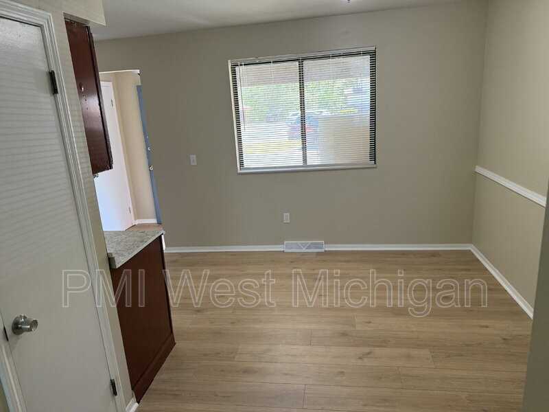 6051 In The Pines Dr Se - Photo 4 of 14