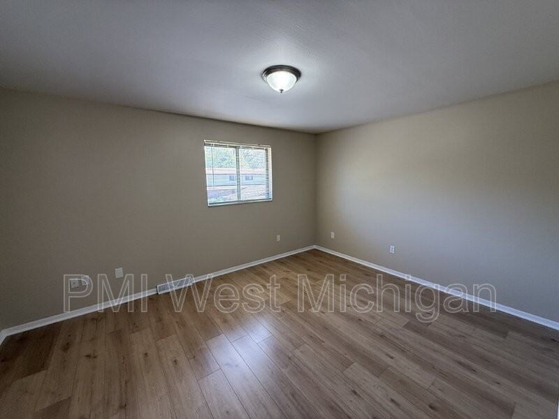 6051 In The Pines Dr Se - Photo 7 of 14
