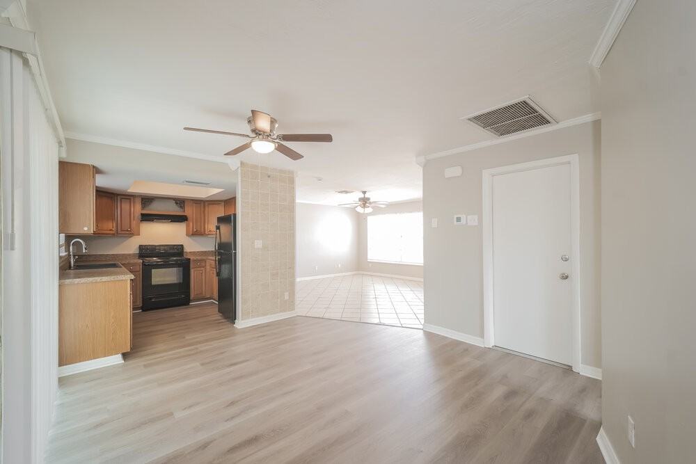 1322 Se 12th St - Photo 5 of 16