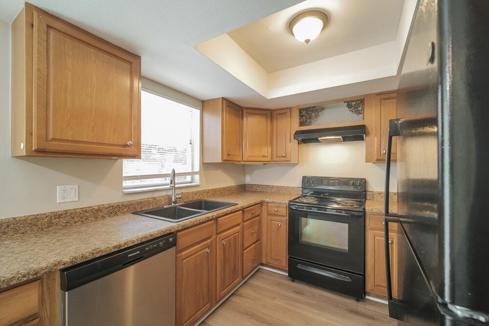 1322 Se 12th St - Photo 7 of 16