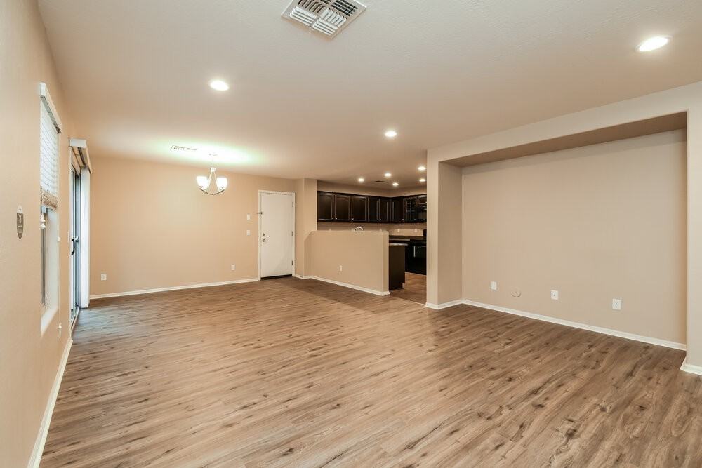 923 S Pheasant Dr - Photo 5 of 20