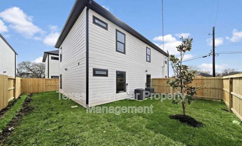 3107 Grassmere St #B - Photo 3 of 5