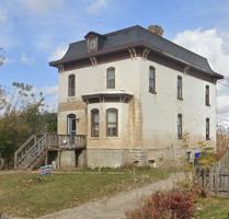 featured image of 110 W 4th St
