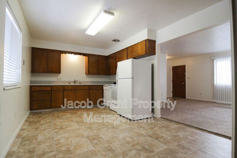 2118 Saint Clair Rd - Photo 4 of 9