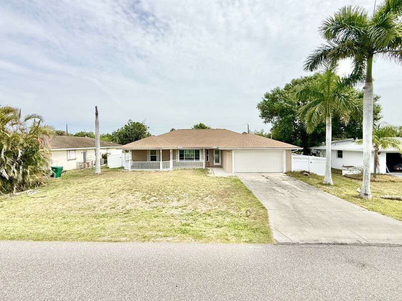 22148 Lockport Ave - Photo 4 of 50