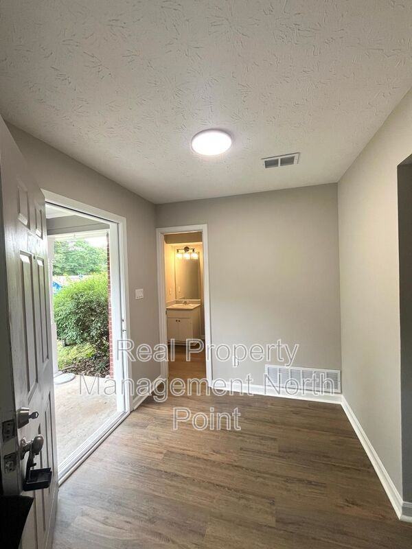 5843 Summerglen Ln - Photo 3 of 26