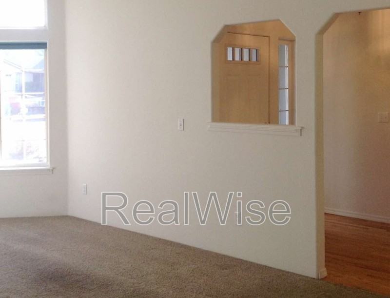 804 Corey Dr - Photo 3 of 27
