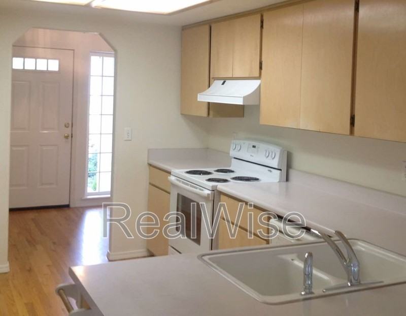 804 Corey Dr - Photo 5 of 27