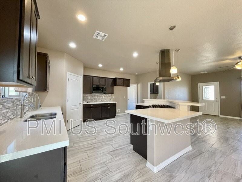 2265 E Robby Loop - Photo 4 of 20