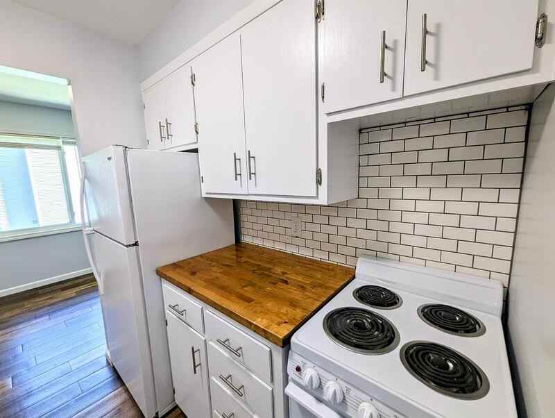 306 Central Dr - Photo 5 of 11