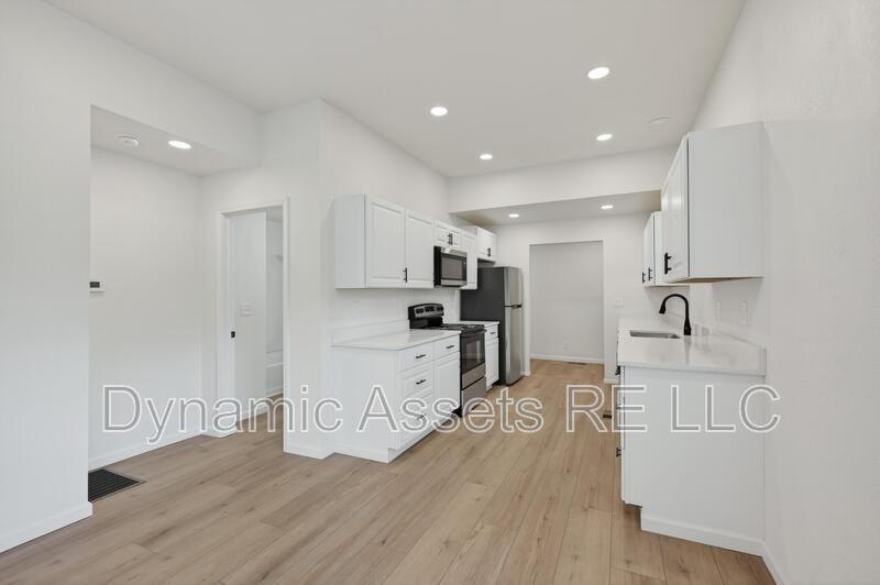 544 E 23rd St - Photo 2 of 37