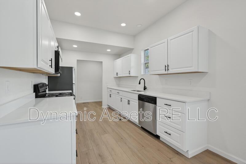 544 E 23rd St - Photo 3 of 37