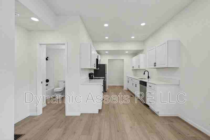542 E 23rd St - Photo 5 of 28