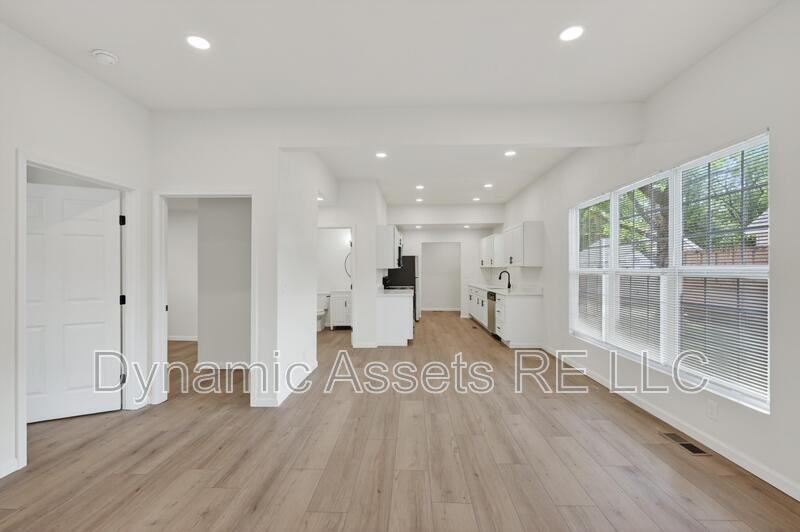 542 E 23rd St - Photo 7 of 28