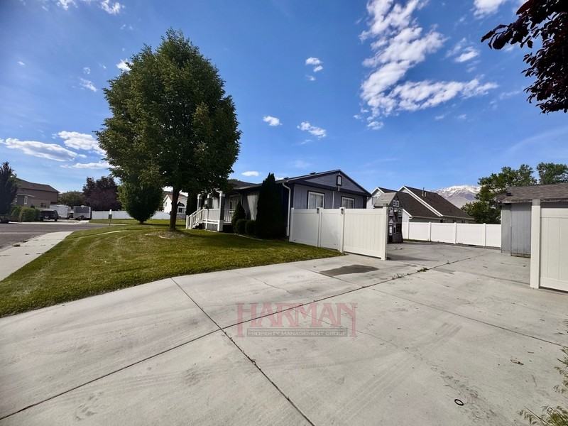 863 Artesian Rd - Photo 4 of 25
