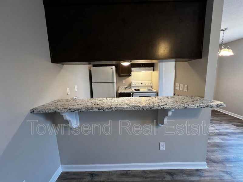 1425 Ireland Dr Apt B - Photo 4 of 13