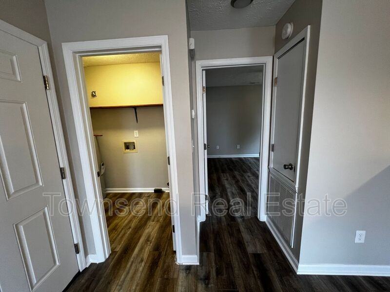 1425 Ireland Dr Apt B - Photo 6 of 13