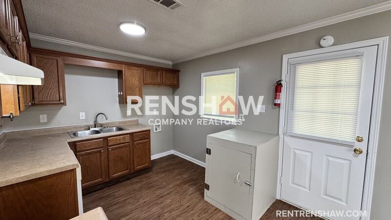 158 Navy Dr - Photo 4 of 15