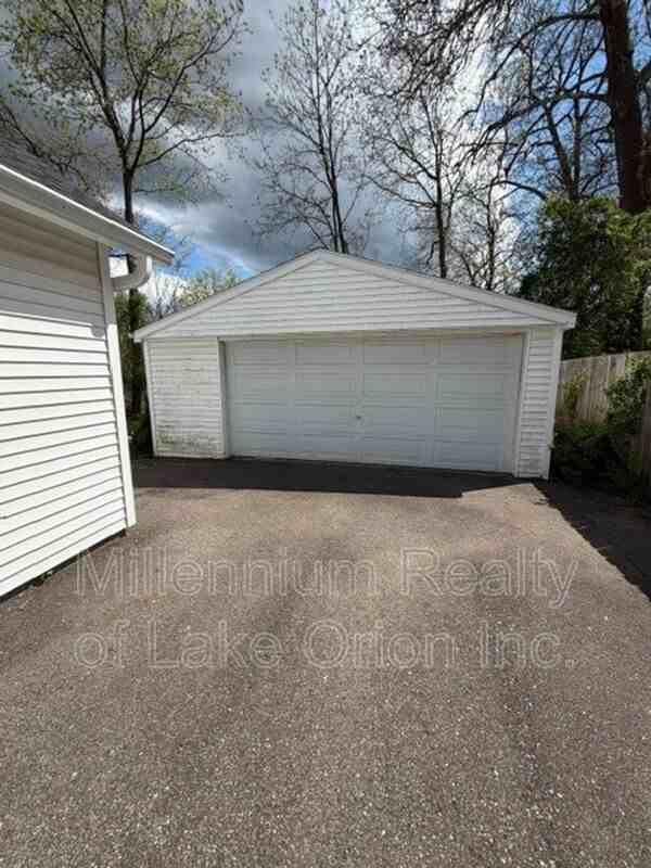 27 Sylvan - Photo 2 of 14