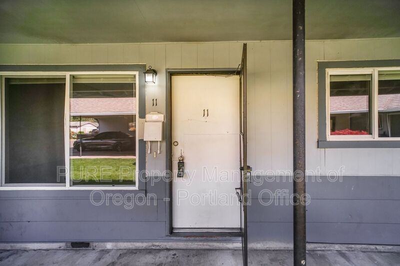 1049 Se Walnut St. #11 - Photo 6 of 21