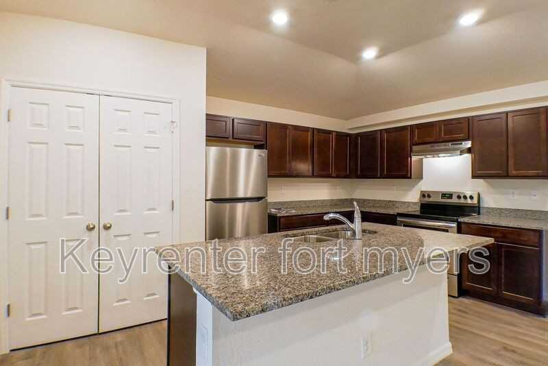 227 Rogers St - Photo 2 of 16