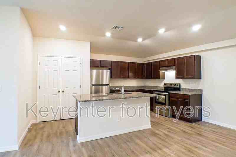 227 Rogers St - Photo 3 of 16