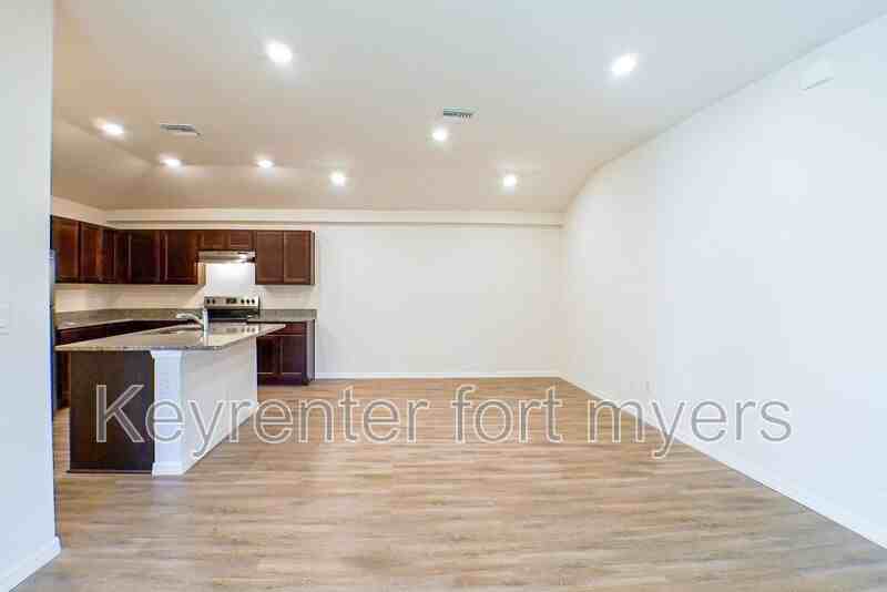 227 Rogers St - Photo 5 of 16