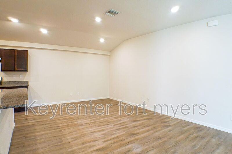 227 Rogers St - Photo 6 of 16