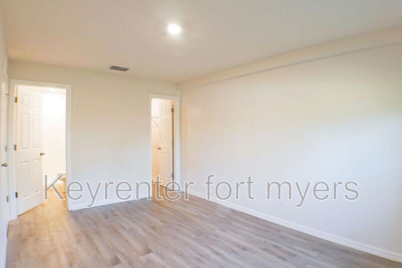 227 Rogers St - Photo 7 of 16
