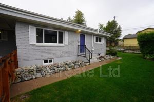 featured image of 2268 W Maplewood Ave