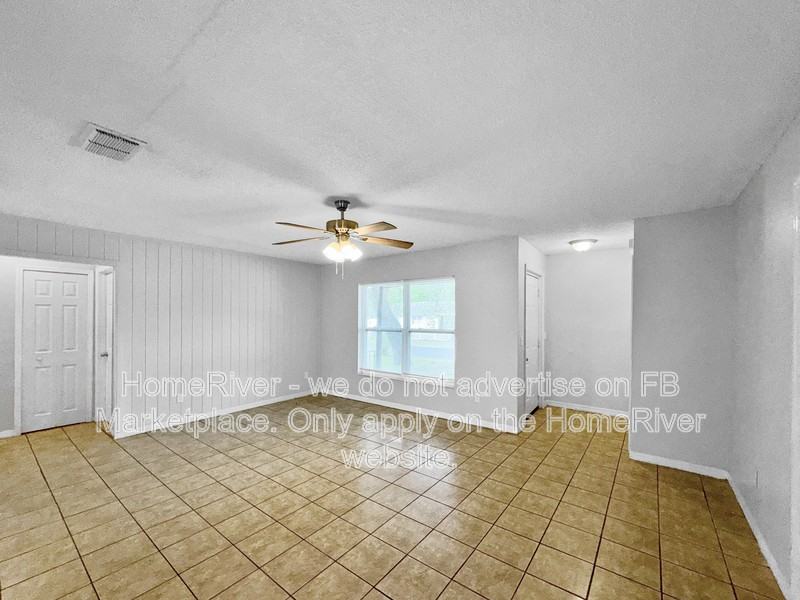1101 Oakwood Ln - Photo 2 of 21