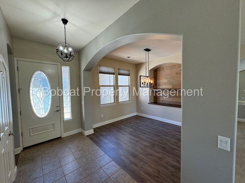 1260 Flintwood Dr - Photo 3 of 34