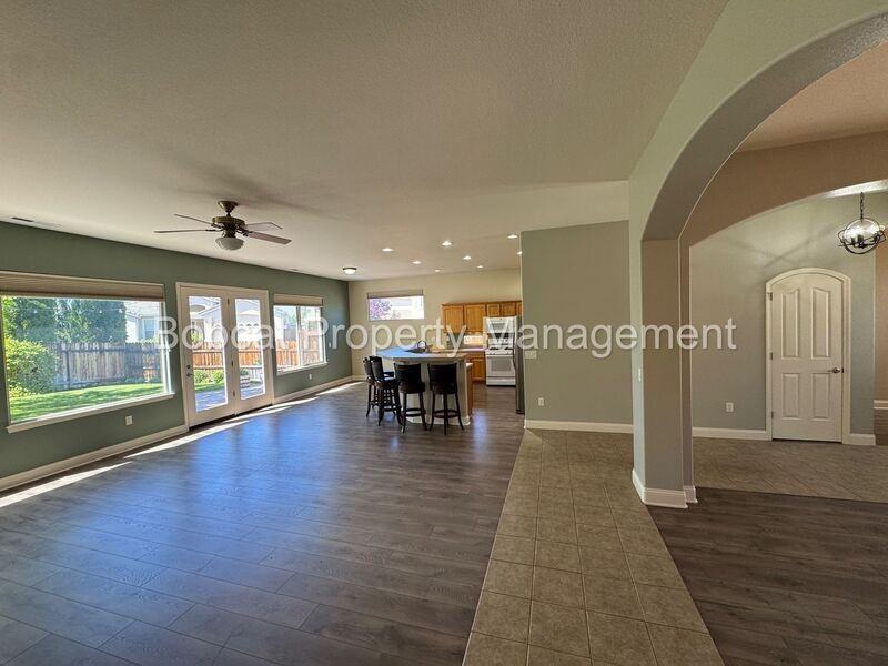1260 Flintwood Dr - Photo 4 of 34