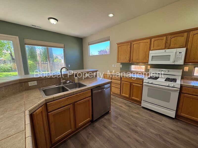 1260 Flintwood Dr - Photo 6 of 34