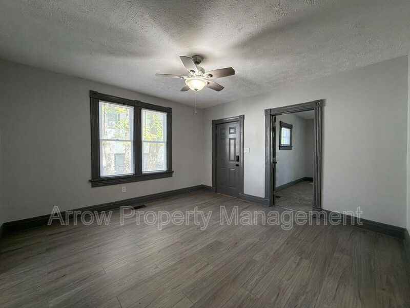 2434 W St - Photo 3 of 11